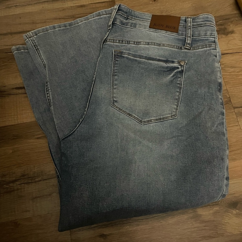 Judy Blue Women's Light Blue wide crop Jeans
